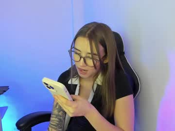 _alicerosse2, 18 years old, GOAL: Show tits [33 tokens remaining] Welcome to my room! #18 #cute #natural #teen #nonude, webcam photo