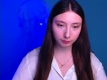 _luna_moon__, 19 years old, GOAL: Welcome to CB [99 tokens remaining] Welcome to my room! #new #18 #teen #shy #french, webcam photo