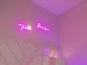 Squirting cam girl _salome_cb age 19 yrs live now