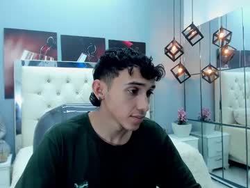 Alexander_russoo big cock cam stud 25 yrs streaming live