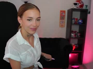 Alexxisky, 18 years old, kansas city chiefs 4ever / BRAND NEW from Ukraine Anyone for a nice talk ? Let's do an amazing day together #teen #squirt #anal #18 #new, webcam photo