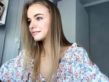 Almetazorc, 18 years old, Goal: Stand up+ cute spins around myself ^^ I'm Arina, a little #shy about my #smalltits because I'm #18, I'm the #young #new girl here [40 tokens remaining], webcam photo
