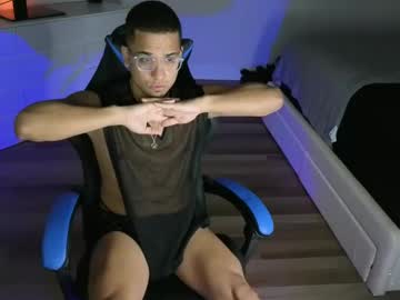 Amzeuss, Make me happy :) [550 tokens remaining] #18  #muscle  #latino #feet, webcam photo