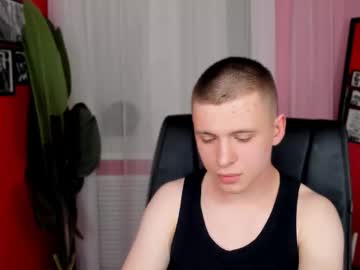 Andrew_ellis, 18 years old, This is my first day, support me ? #new #young #18 #teen #smoking, webcam photo