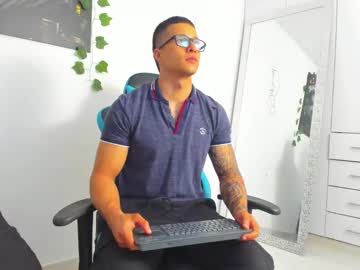 Live gay cam model Andrewmaterazzi streaming now in HD
