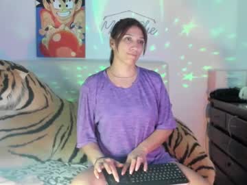 Hairy cam model Angela_blu, 30 yrs live now