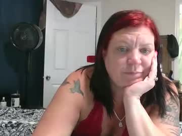 Squirting cam girl Arielandkld age 43 yrs live now