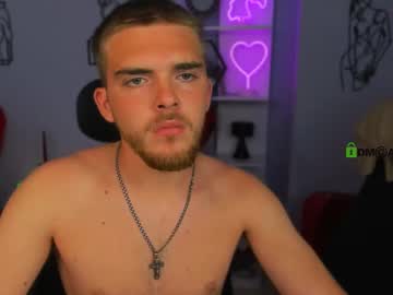 Live gay cam model Aron_black_20 yrs streaming now in HD