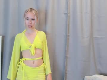 Aurorabless, 18 years old, GOAL:  play with my outfit  /// Hello my name is Aurora! Today my first stream! #new #18 #shy #skinny #blonde [22 tokens remaining], webcam photo