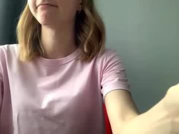 Autumnroginson, 18 years old, GOAL:Stand up and show my outfit:)  Second day here!! Please, thumbs up, it will help me a lot!  #shy #new #18 #nonude #skinny [35 tokens remaining], webcam photo