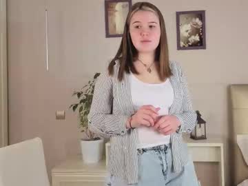 Autumnsins, 18 years old, Goal : Squeeze and massage my breasts under top | Hey hey! I'm Mia and i'm #shy #new #18 girl here with #bbw #bigtits [23 tokens remaining], webcam photo