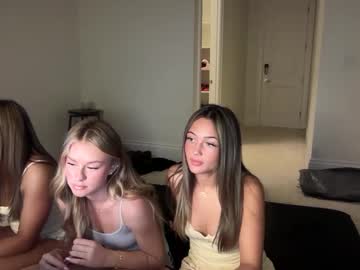 Live cam performer Avaowenss streaming now
