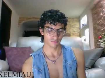 Live twink cam Axellatino_, age 18 yrs nude and streaming