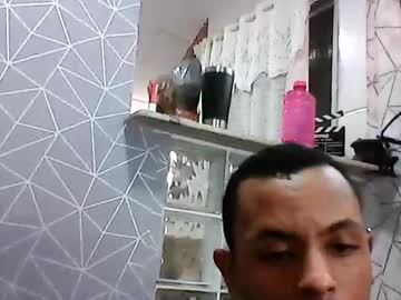 Squirting cam girl Bandivo_dominador age 28 yrs live now