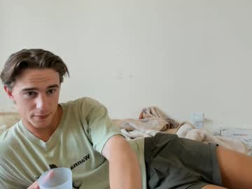 Live cam performer Beanco225 streaming now