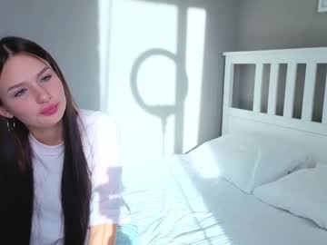 Beauty_crown_baby, 18 years old, GOAL: show feet [13 tokens remaining] my first day^^ #feet #teen #18 #shy #new, webcam photo