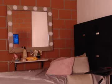 Bella_monroe_18, 19 years old, SQUIRT HEHEHE [669 tokens left] #squirt  #latina #18 #horny #teen, webcam photo