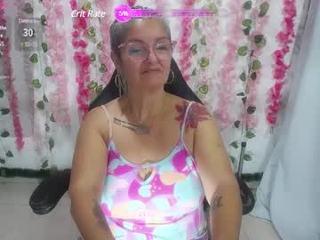 Squirting cam girl Bety_cum2 age 52 yrs live now