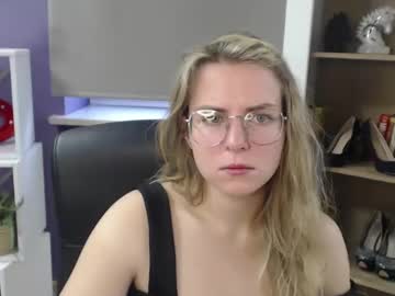 Blackrosezoey • cuckold25y • UK • public