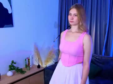 Bonnieangwin, 18 years old, GOAL: Tease with my top - Hello! My name is Stasy, I'm #new here and a little #shy but curious #18 #teen #bigboobs [27 tokens remaining], webcam photo