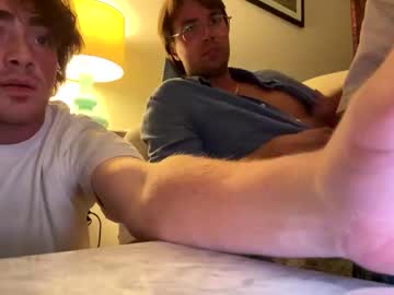 Live cam performer Bradguy22 streaming now