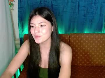 Bridawhite, 27 years old, GOAL: We blew out the candle and started playing with the cake... happy birthday Brida! [752 tokens remaining] Welcome to my room! #feet #18 #petite #skinny #slim, webcam photo