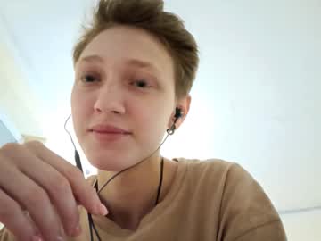 Brittaneyglicher, 18 years old, "I feel a bit shy… but I want to try my first soft dance for you  #shy #teen #cute #new #18 [25 tokens remaining], webcam photo