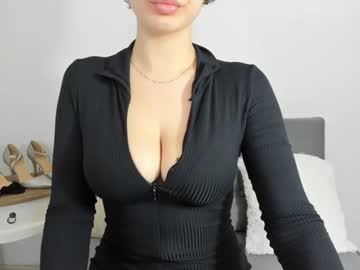 Carlidesire • bigboobs25y • LA • public