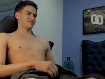 Casper_white_, first day! goal: eye contact! [70 tokens remaining] i'm #18 years old and #new here, webcam photo