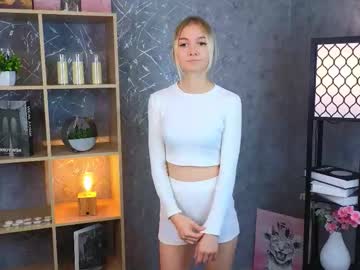 Casseyfoeller, 18 years old, The goal: I gently touch my  titties and squeeze them ? I'm Cassey , im new here!! #new #shy #18 #blonde #teen [101 tokens remaining], webcam photo