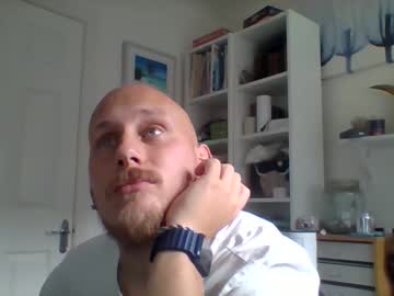 Catch me live as Charliephandguest, age 30 yrs in premium male cam shows