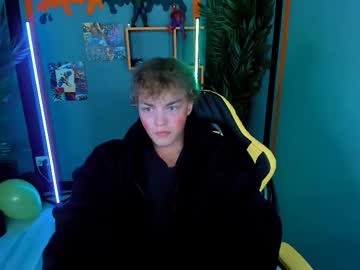 Chase_muscular, 18 years old, Hi all. This is my first day. Support me ? #18 #new #muscle #young #feet, webcam photo