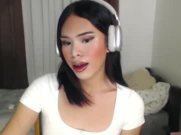 Skinny Asian cam girl Cherryinfernoxx live in HD
