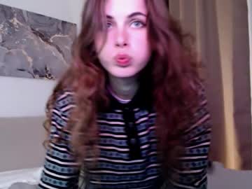 Cherrywavesss, Welcome to my room! - Goal: My first Goal [95 tokens left] #teen #new #18 #natural #shy, webcam photo