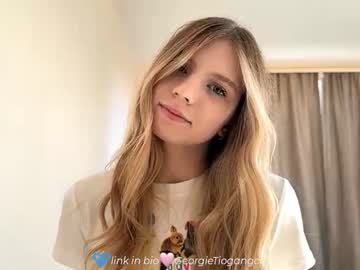 Chloe_show, 18 years old, I'm Chloe ^^  | Goal: No Short + ?:) #new #shy #petite #teen #18, webcam photo