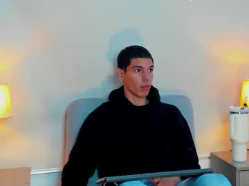 Chris_evans132 big cock cam stud 24 yrs streaming live