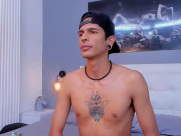 Chris_newman big cock cam stud 22 yrs streaming live