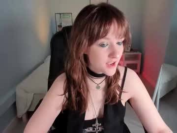 Clover_red • femdom19y • Red Room • public