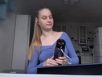 Coraliehemmeter, 18 years old, GOAL: Stand up and show outfit? Hey! My name is Emma, my first day here! #shy #new #18 #young #skinny [30 tokens remaining], webcam photo