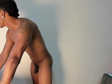 Criss_martinez, 20 years old, show body [25 tokens left] #bigcock #new #latino #gay #cum, webcam photo