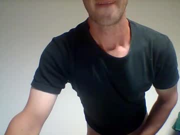 Crissstrokesxxx • pvt30y • italy • public