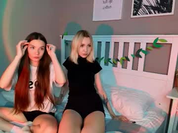 Cute_kitten666, 19 years old, GOAL: good start [35 tokens remaining] Welcome to my room!Today we will be with my friend! #feet #blonde #girlfriends #new #skinny, webcam photo