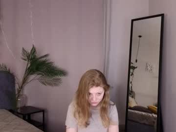 Squirting cam girl Cwenades age 19 yrs live now