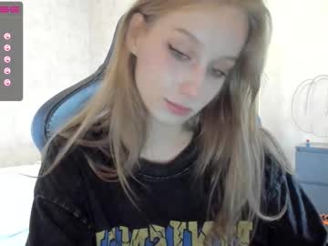 Cyyberwhore, 18 years old, Squeeze the chest [108 tokens left] #18 #new #teen #young #natural, webcam photo