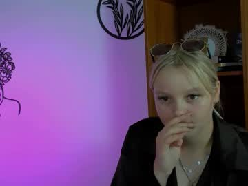 Daisy_cool, 19 years old, GOAL: Dance [298 tokens remaining] Welcome to my room! #feet #blonde #shy #18 #new, webcam photo