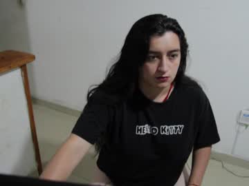 Squirting cam girl Dani2000_ age 25 yrs live now