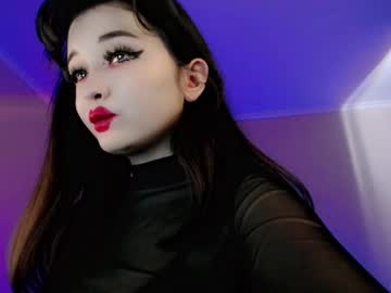 Squirting cam girl Dazzl1ngfire age 22 yrs live now