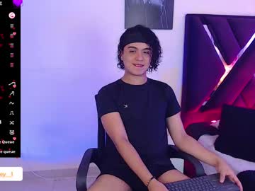 Hairy cam model Derek_grey1, 22 yrs live now