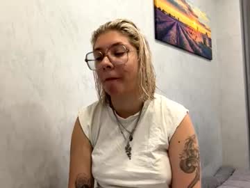 Dodiekurr, 18 years old, GOAL: Kiss you [9 tokens remaining] Hello everyone, my name is Chloe, I'm shy and new here! #18 #blonde #shy #bigboobs #new, webcam photo