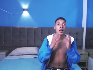 Live gay cam model Dominictwink25 yrs streaming now in HD